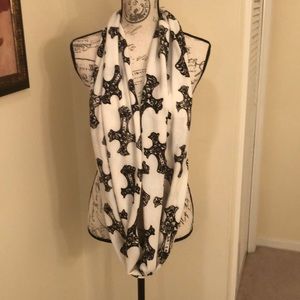 Scarf black and white with cross